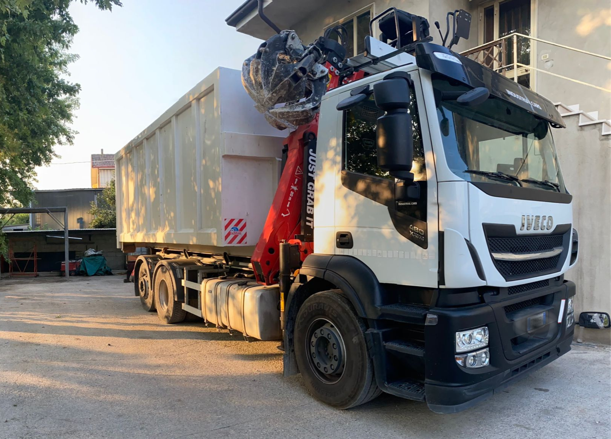 Camion tre assi ragno